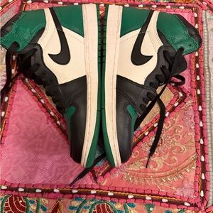 pine green Jordan 1